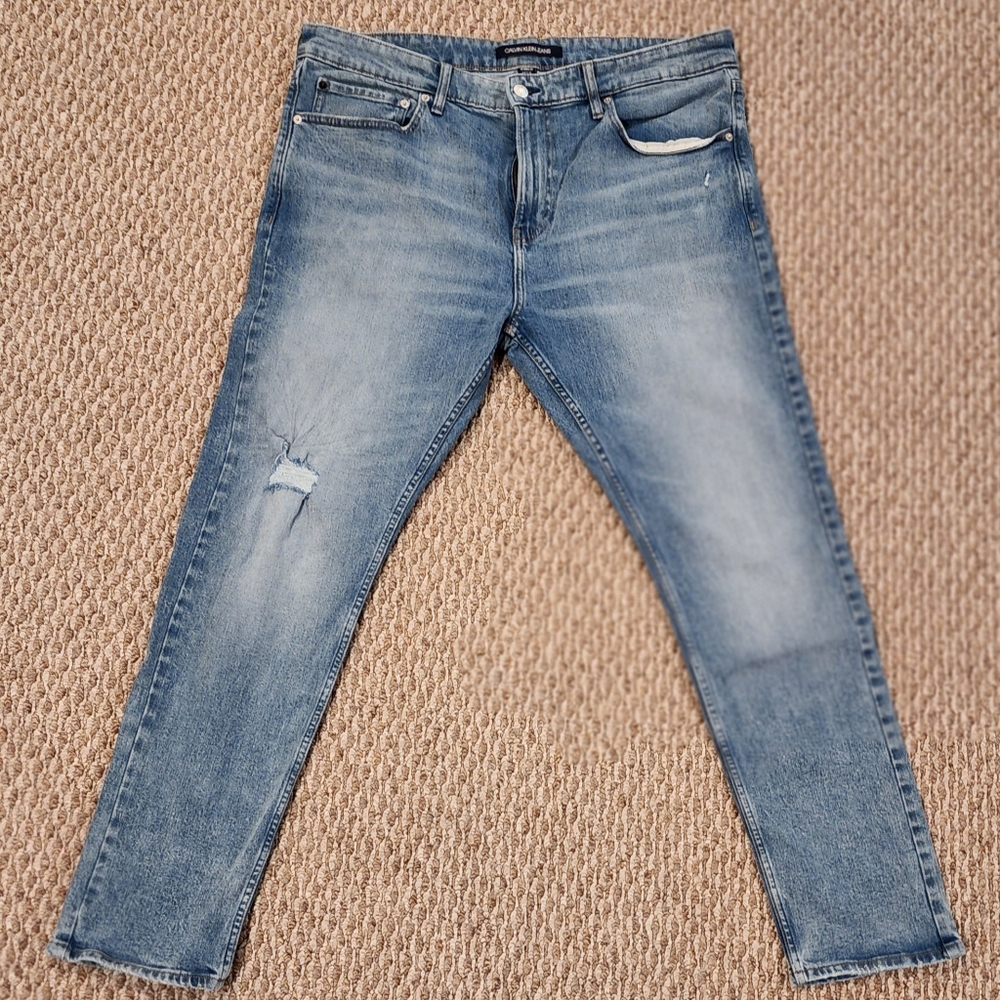 CALVIN KLEIN RIPPED SKINNY JEANS